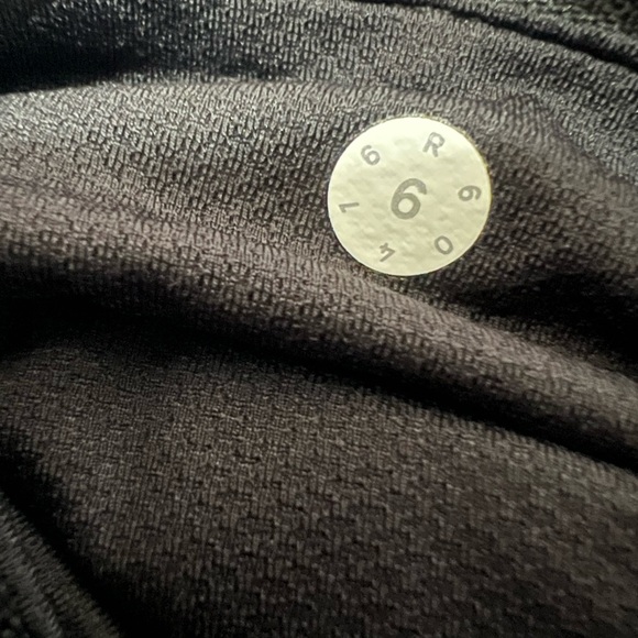 Lululemon Athletica Black Capri Leggings EUC 6 - Picture 6 of 6